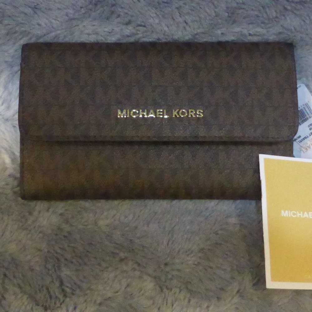 Michael Kors Brown Large Jet Set Travel Wallet NWT $188